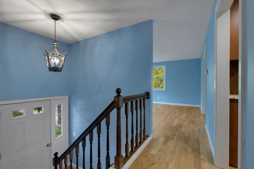 Interior, Pendant Lights, Wood Texture Flooring