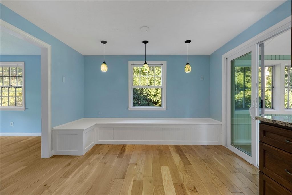 Empty room, Interior, Pendant Lights, Wood Texture Flooring