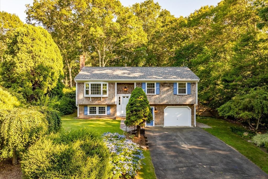 Attached, Exterior, Facade, Raised Ranch