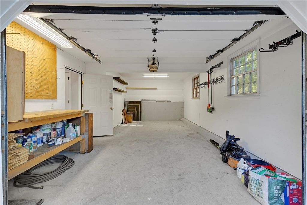Garage, Interior