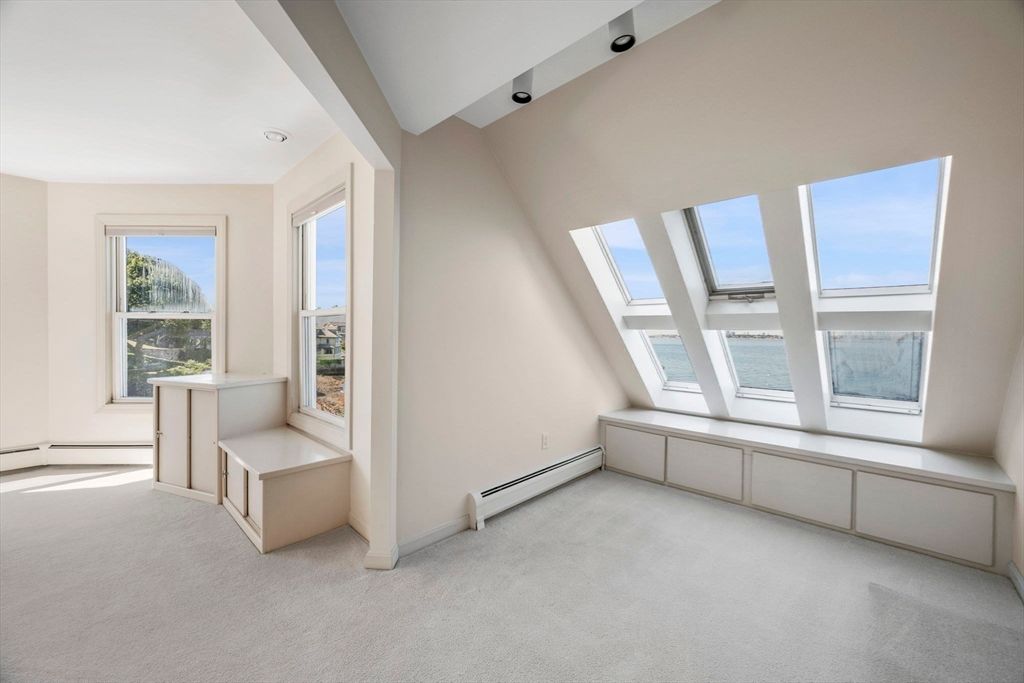 Empty room, Interior, Water