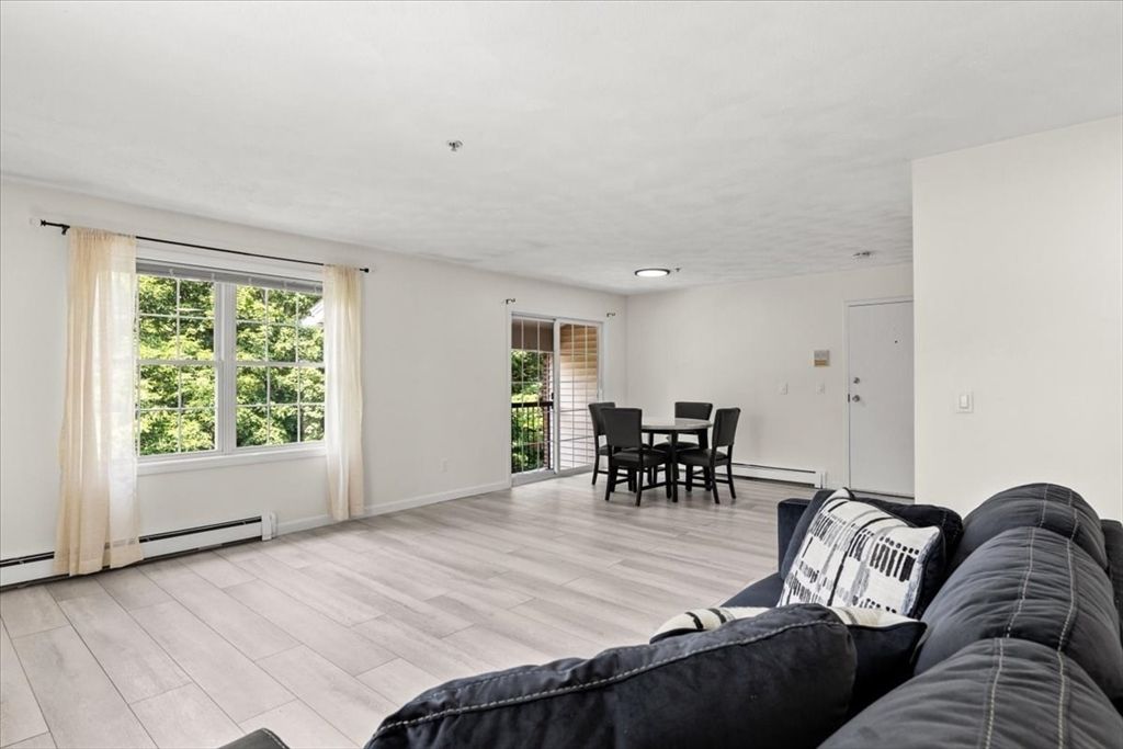Dining room, Interior, Living room, Recessed Lighting, Wood Texture Flooring