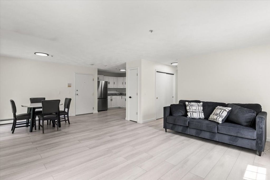 Dining room, Interior, Kitchen, Recessed Lighting, Wood Texture Flooring