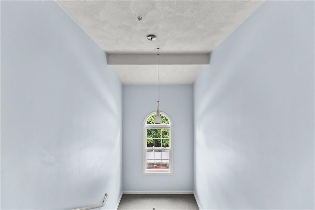 Empty room, Interior, Pendant Lights