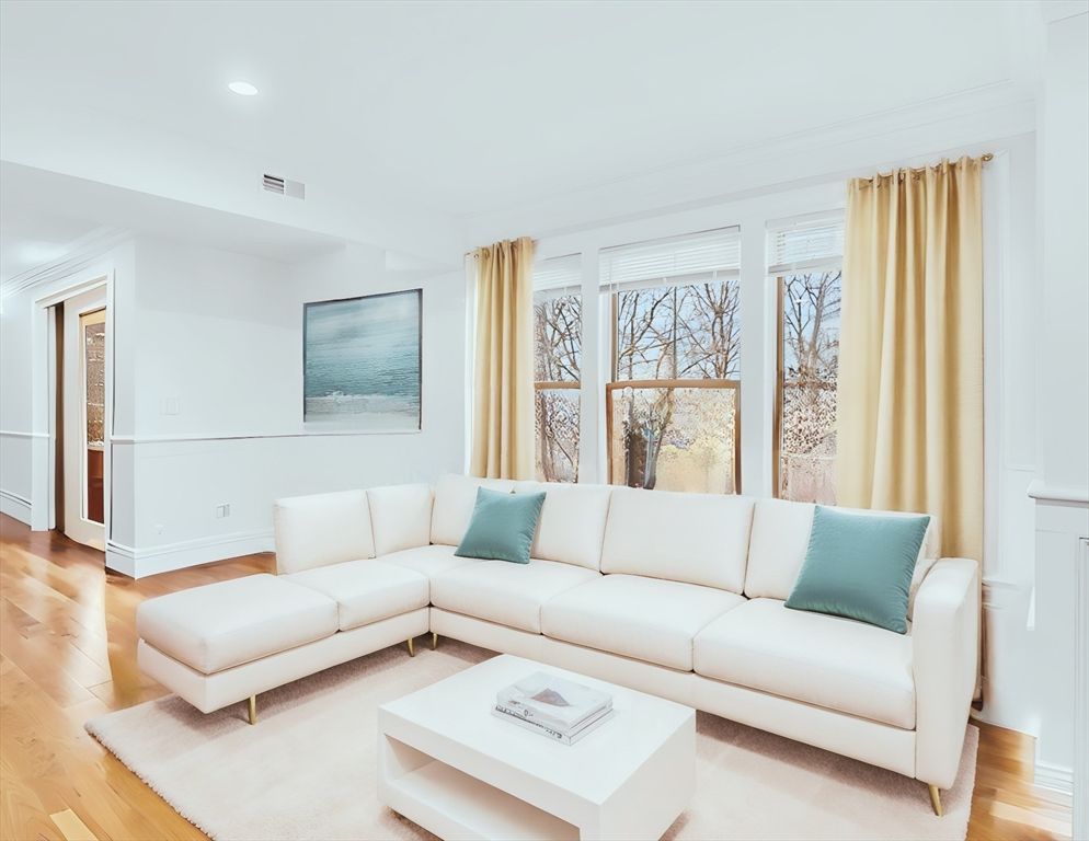 Interior, Living room, Recessed Lighting, Wood Texture Flooring