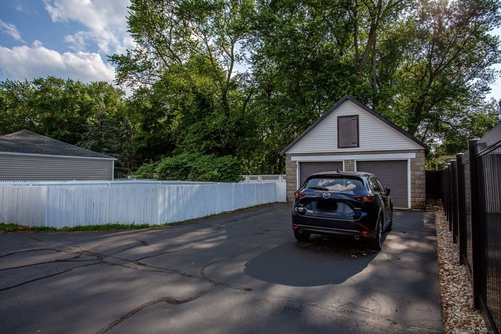 Detached Garage, Exterior
