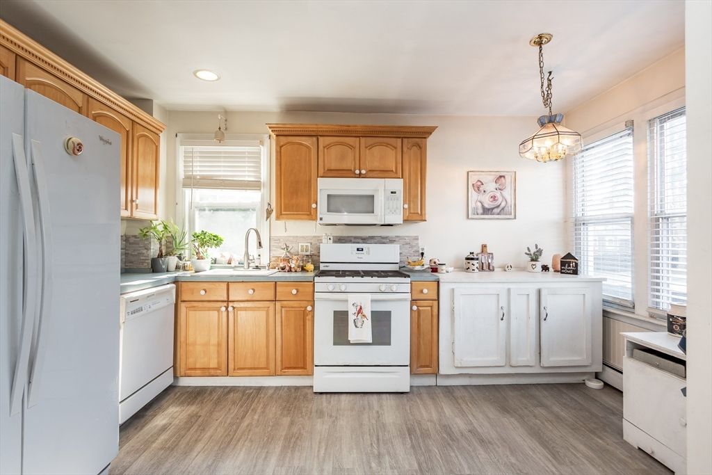 Interior, Kitchen, Pendant Lights, Recessed Lighting, Wood Texture Flooring