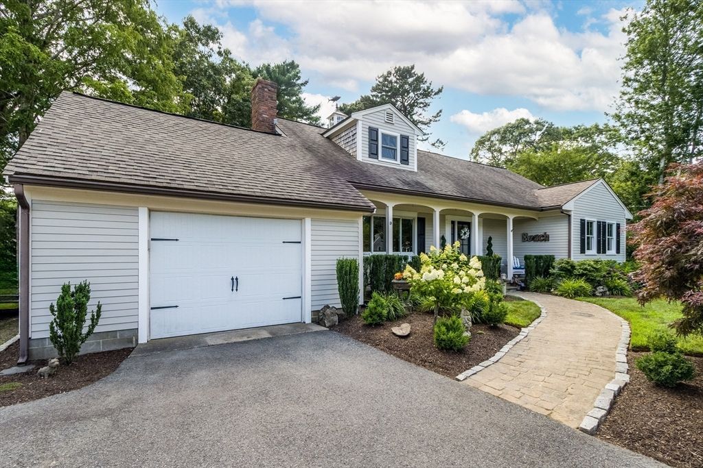 Attached, Exterior, Facade, Cape Cod