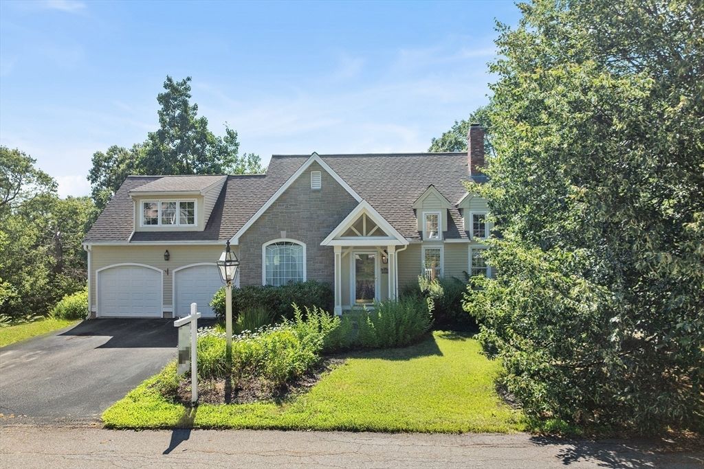 Attached, Exterior, Facade, Cape Cod