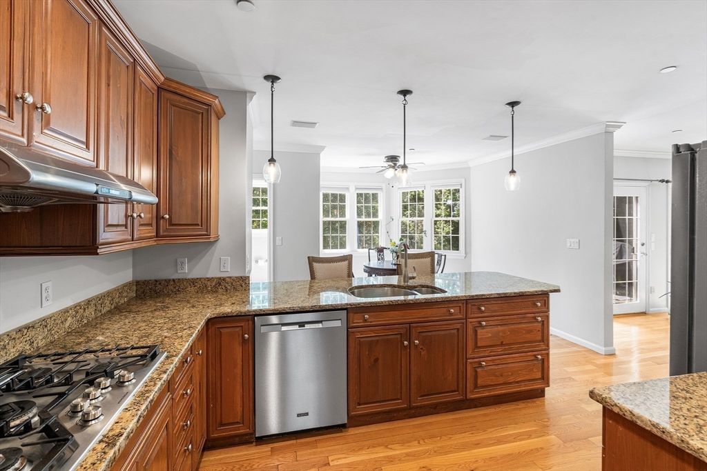 Dining room, Interior, Kitchen, Pendant Lights, Recessed Lighting, Wood Texture Flooring