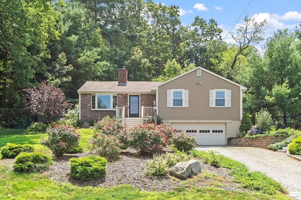 Attached, Exterior, Facade, Brick Facade, Raised Ranch