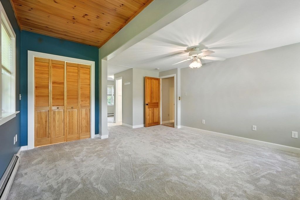 Empty room, Interior, Wooden Ceilings