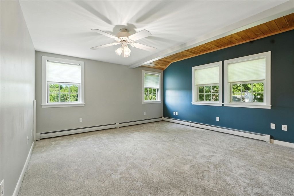 Empty room, Interior, Wooden Ceilings