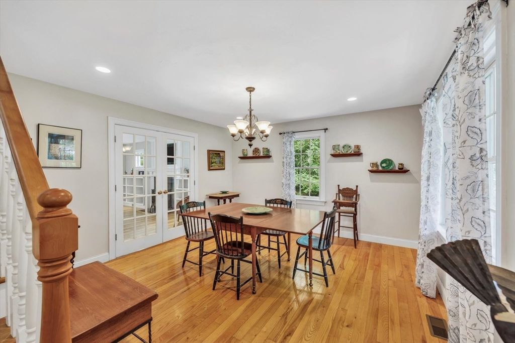 Chandelier, Dining room, Interior, Recessed Lighting, Wood Texture Flooring