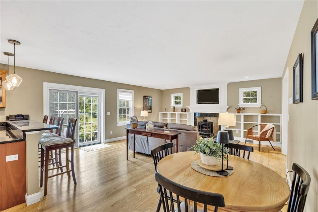 Dining room, Fireplace, Interior, Living room, Pendant Lights, Wood Texture Flooring