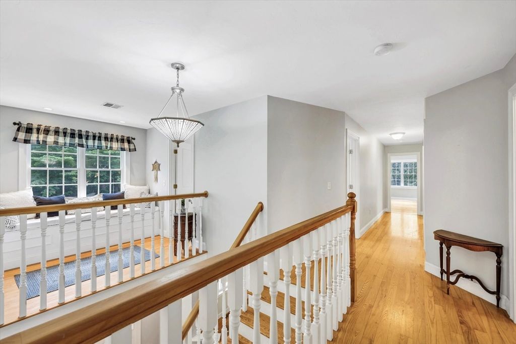 Interior, Pendant Lights, Recessed Lighting, Wood Texture Flooring