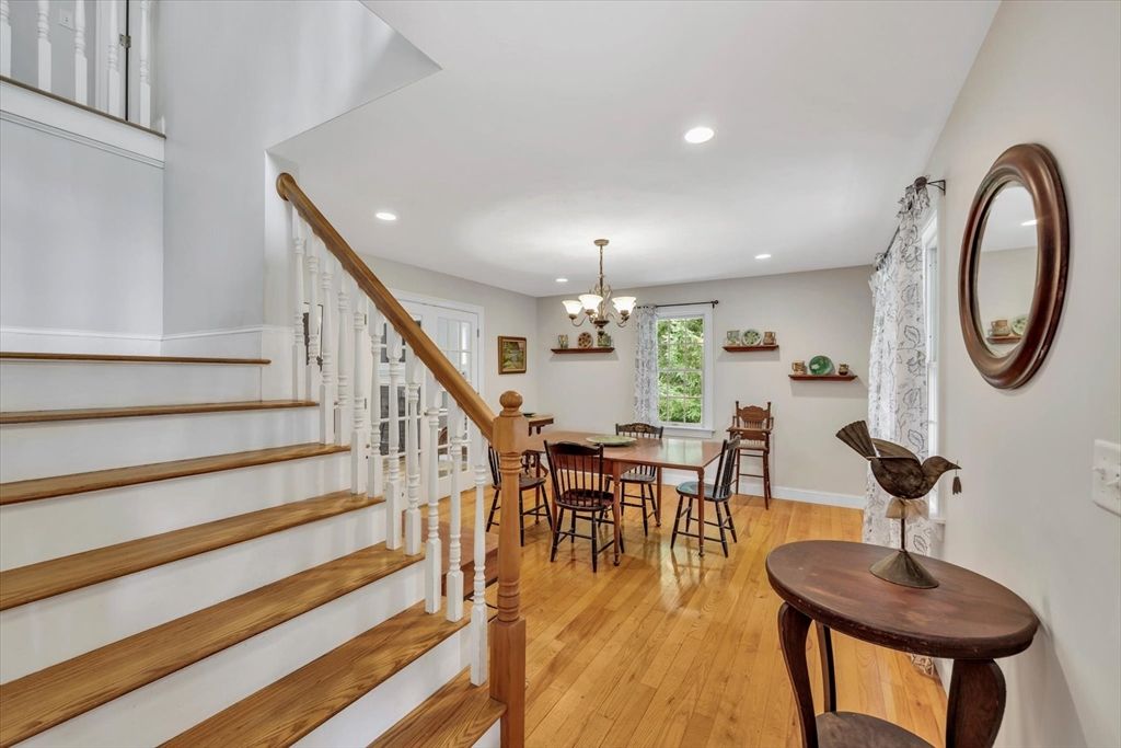 Chandelier, Dining room, Interior, Recessed Lighting, Wood Texture Flooring
