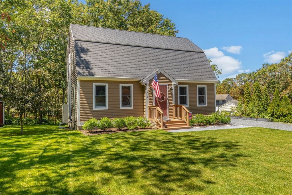 Backyard, Exterior, Facade, Cape Cod