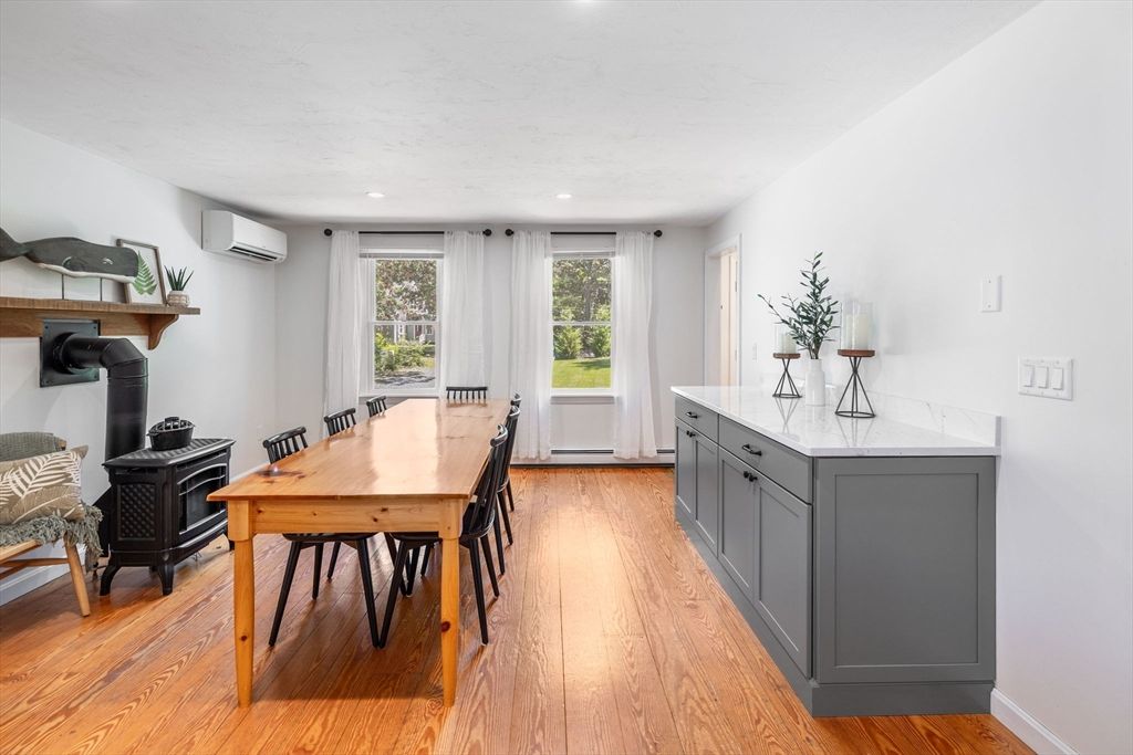 Dining room, Interior, Recessed Lighting, Wood Texture Flooring