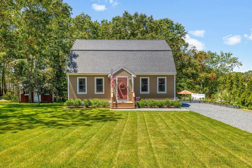 Backyard, Exterior, Facade, Cape Cod