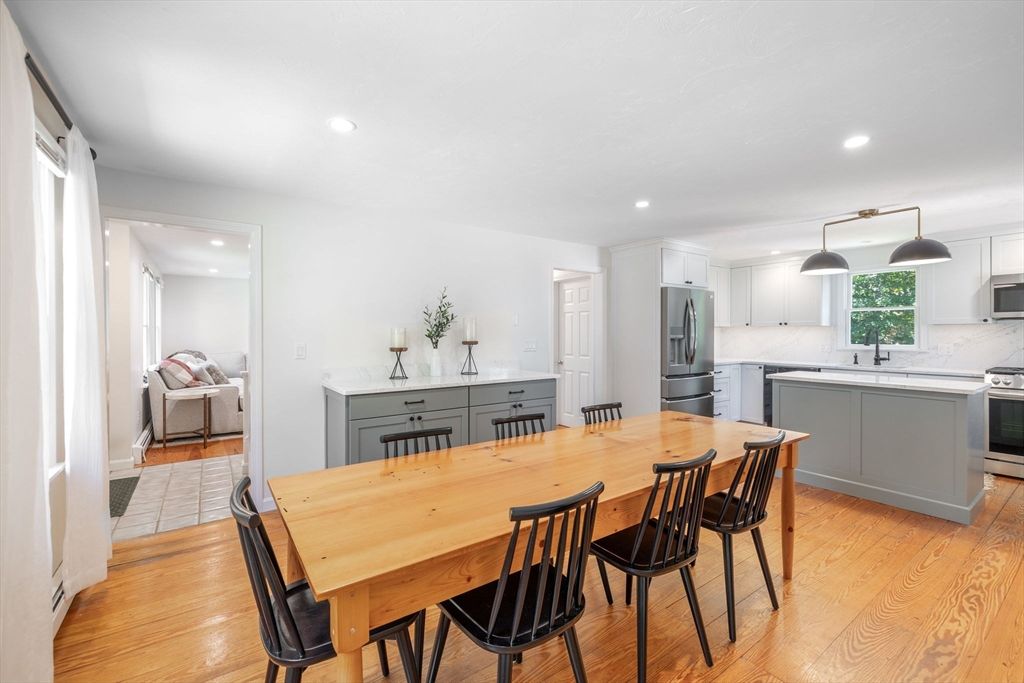 Dining room, Interior, Kitchen, Recessed Lighting, Wood Texture Flooring