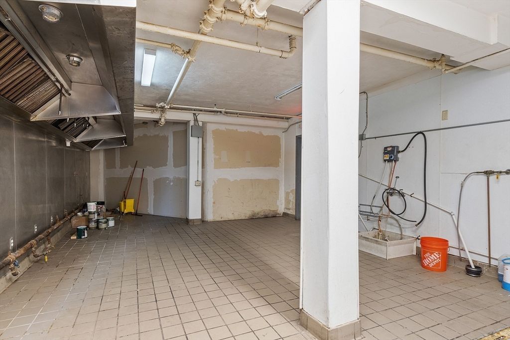 Garage, Interior