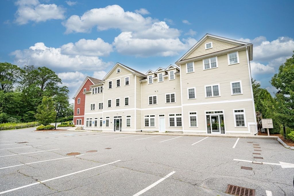 Attached, Exterior, Facade, Rowhouse