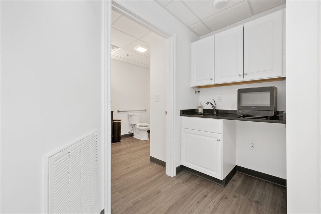 Bathroom, Interior, Recessed Lighting, Wood Texture Flooring