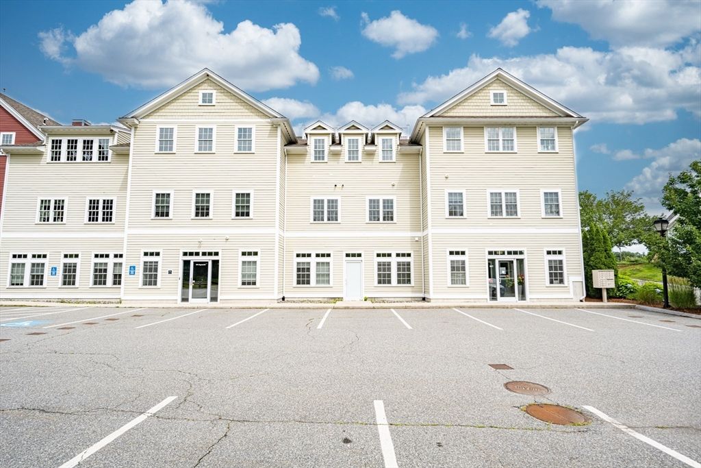 Exterior, Facade, Rowhouse