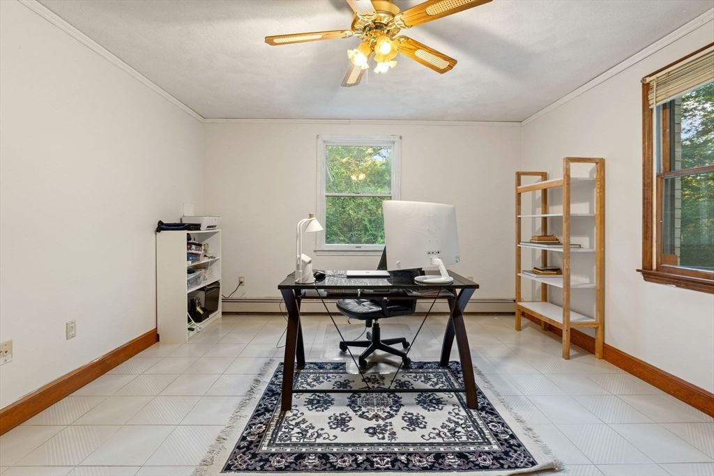Home Office, Interior