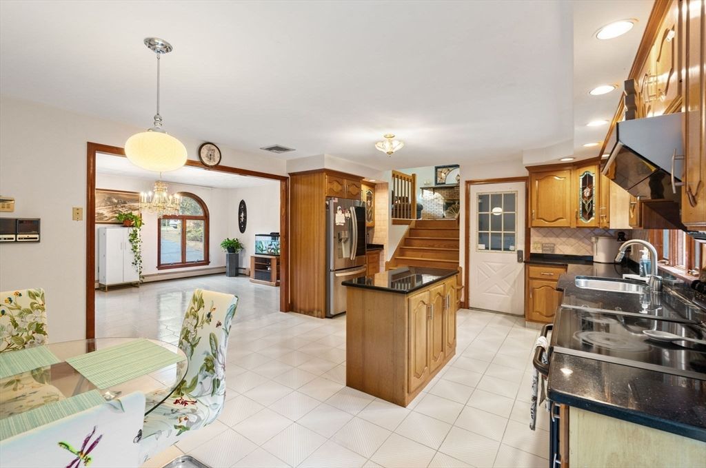 Chandelier, Dining room, Interior, Kitchen, Pendant Lights, Recessed Lighting, Stainless Steel Appliances