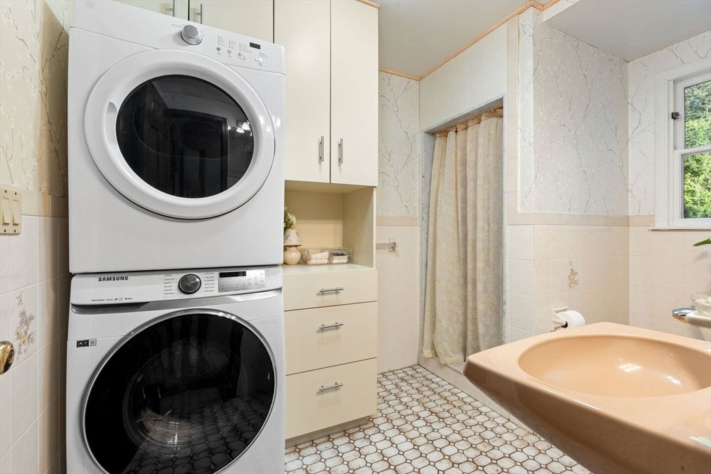 Bathroom, Interior, Utility Closets, Washer