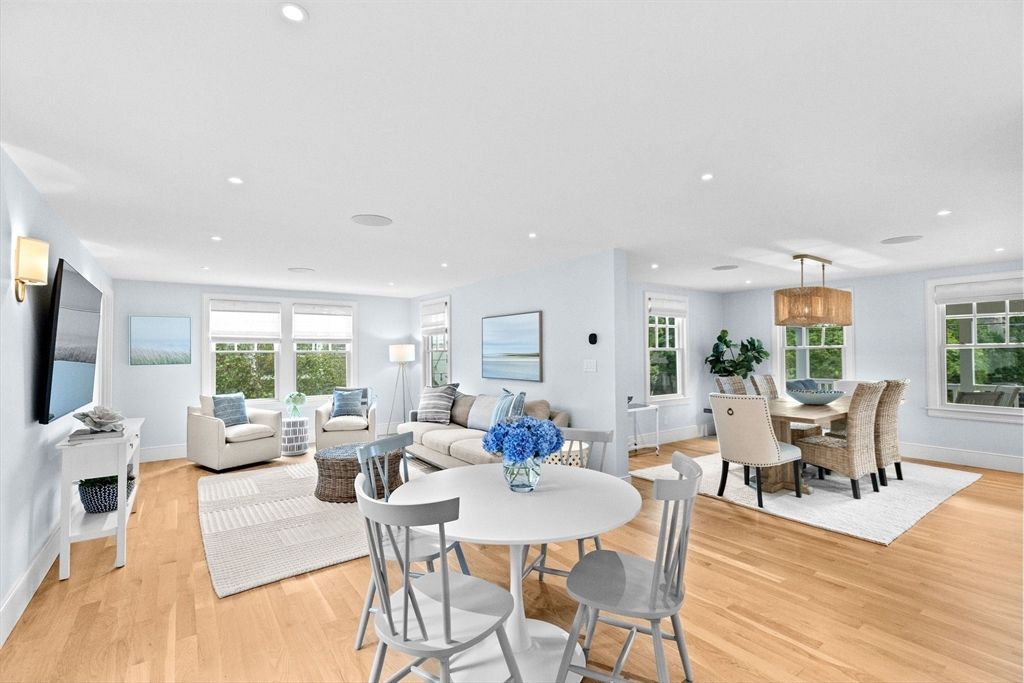 Dining room, Interior, Living room, Pendant Lights, Recessed Lighting, Wood Texture Flooring