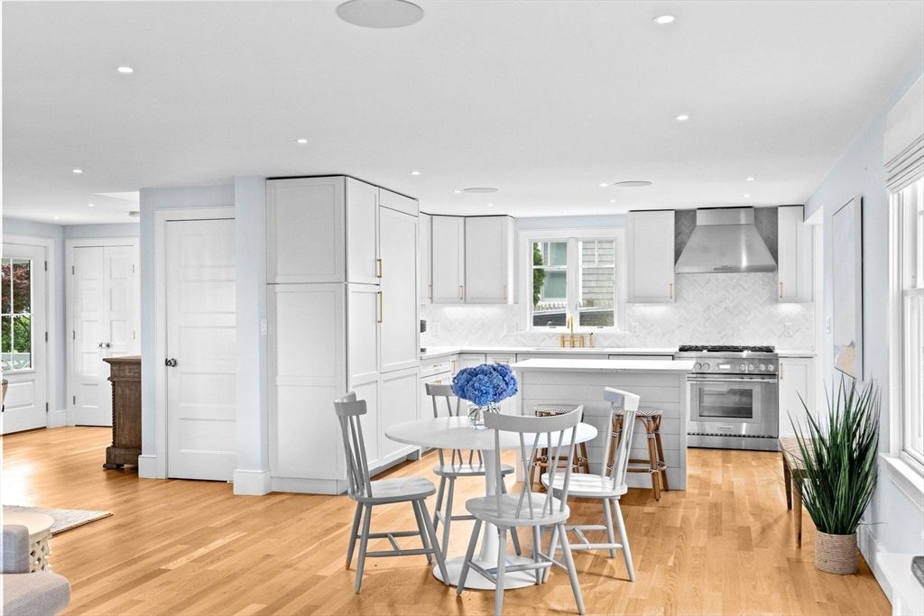 Dining room, Interior, Kitchen, Recessed Lighting, Stainless Steel Appliances, Wood Texture Flooring