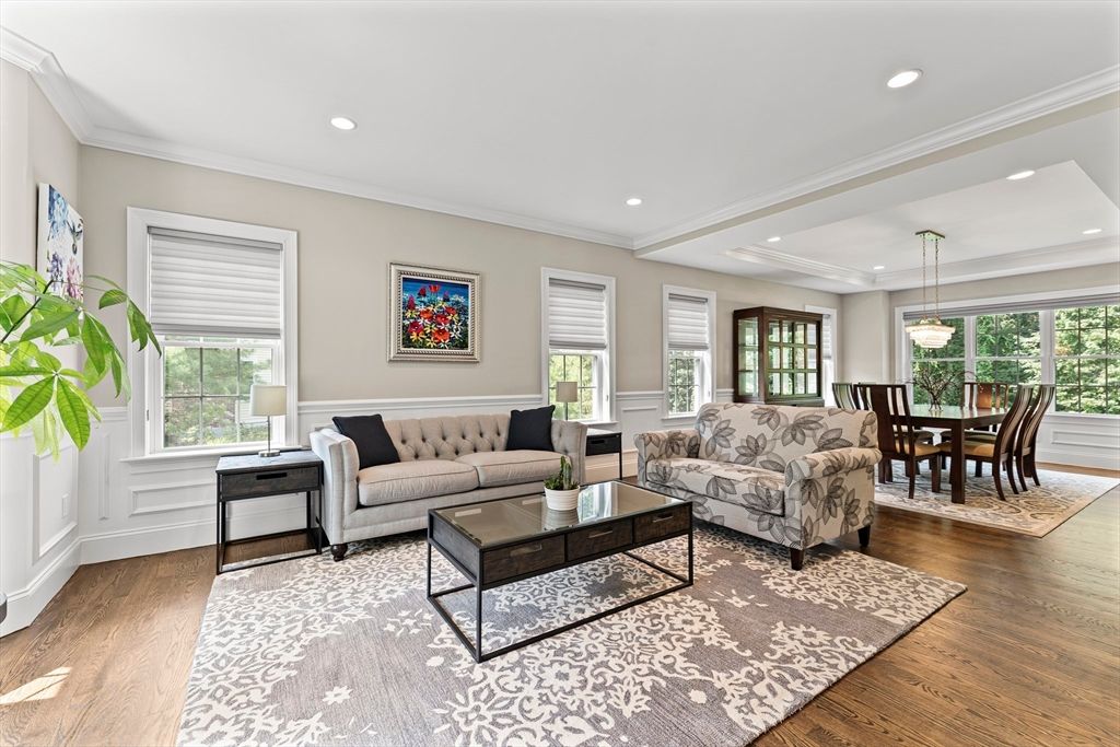 Dining room, Interior, Living room, Pendant Lights, Recessed Lighting, Wood Texture Flooring