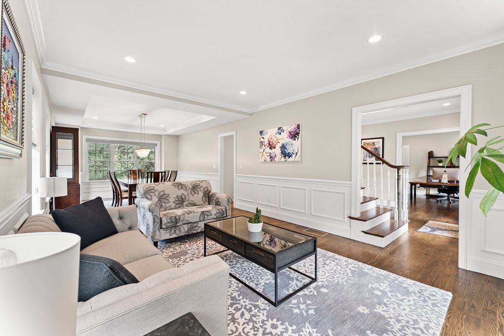 Dining room, Interior, Living room, Pendant Lights, Recessed Lighting, Wood Texture Flooring