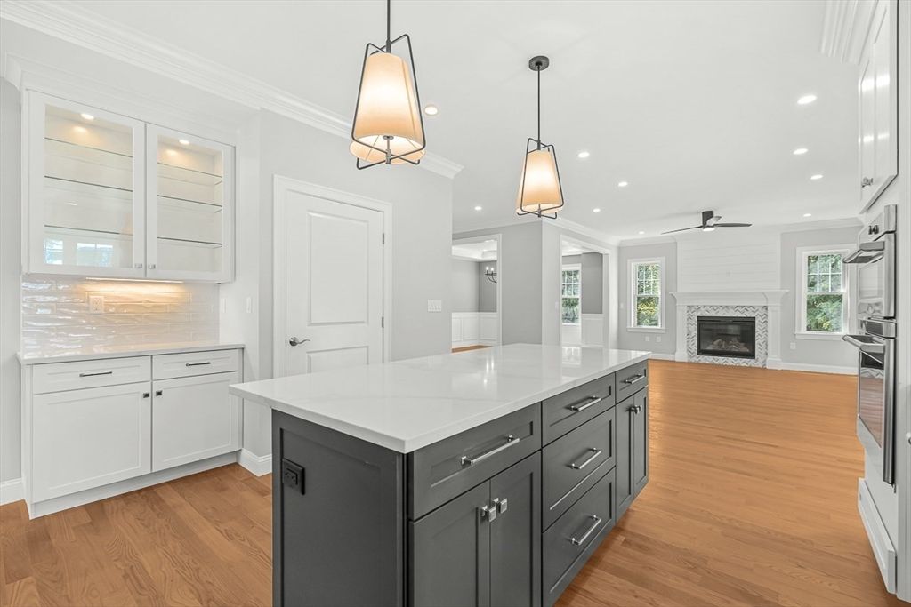Fireplace, Interior, Kitchen, Pendant Lights, Recessed Lighting, Wood Texture Flooring