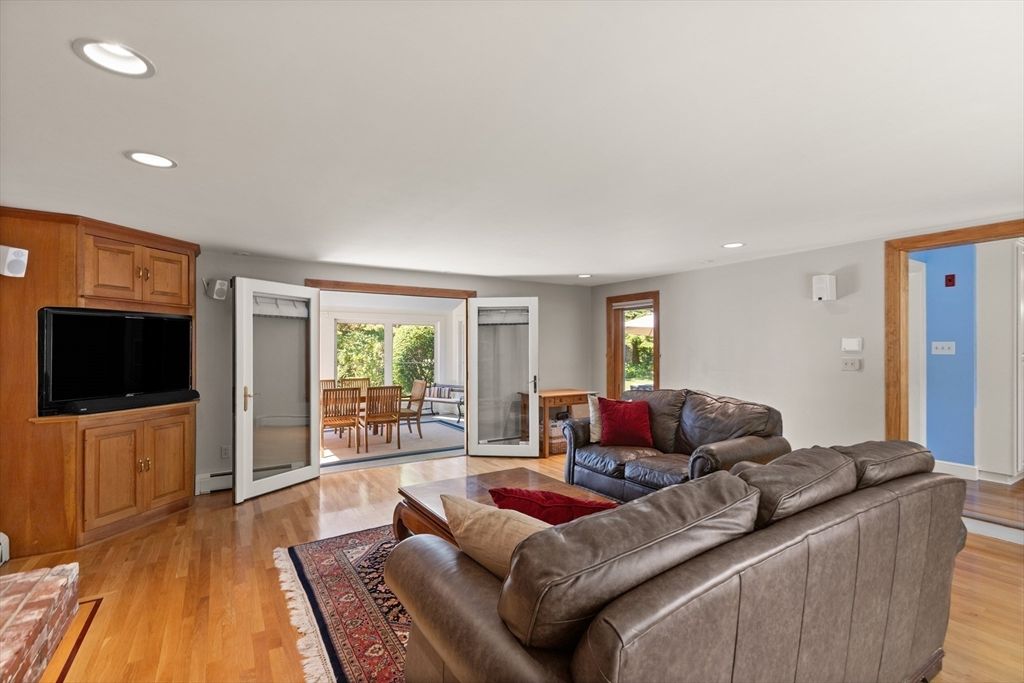 Dining room, Interior, Living room, Recessed Lighting, Wood Texture Flooring
