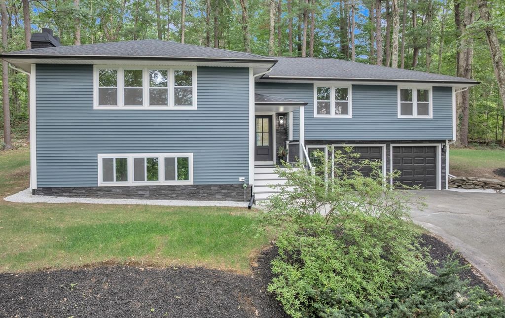 Attached, Exterior, Facade, Raised Ranch