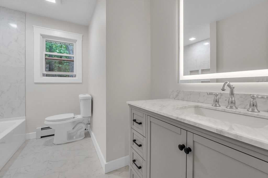 Bathroom, Interior, Marble, Marble Walls, Recessed Lighting