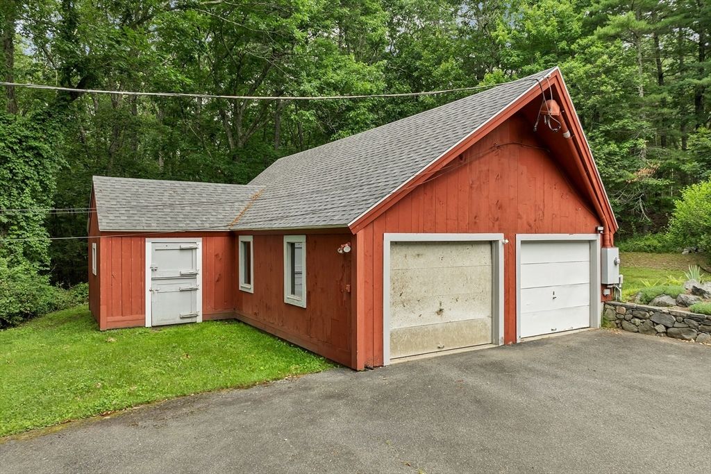 Detached Garage, Exterior