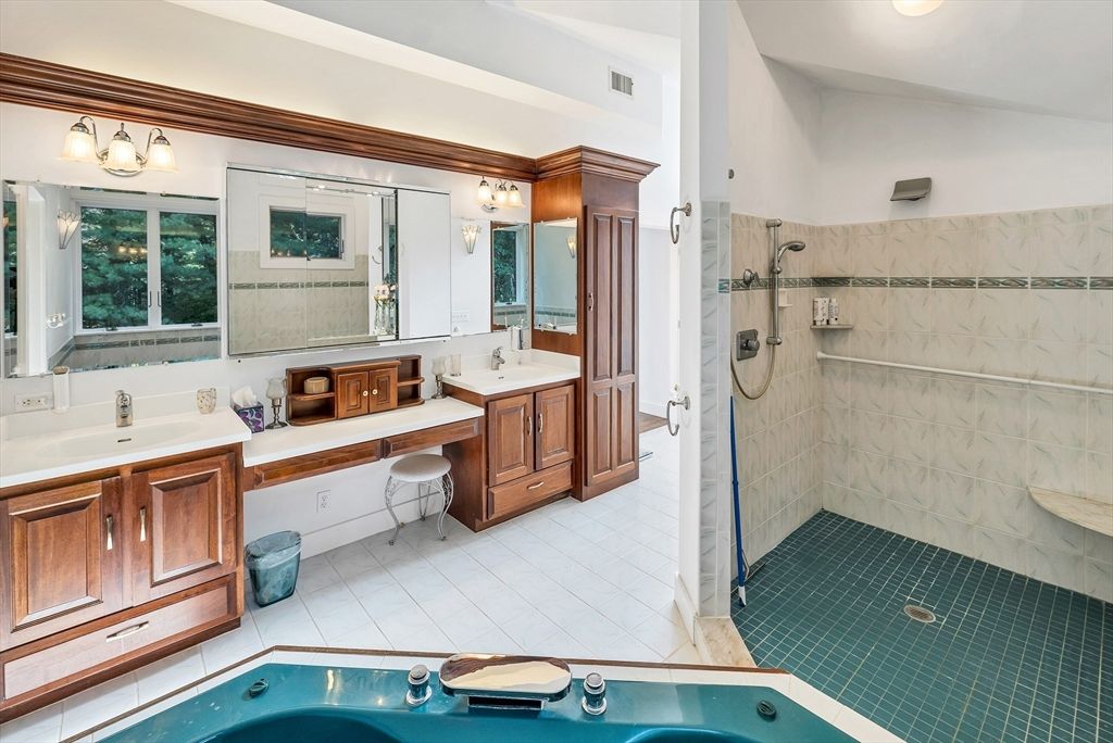 Bathroom, Dual Sink Vanities, Interior