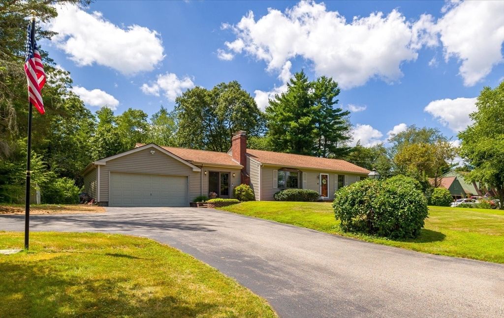 Attached, Backyard, Exterior, Facade, Brick Facade, Ranch