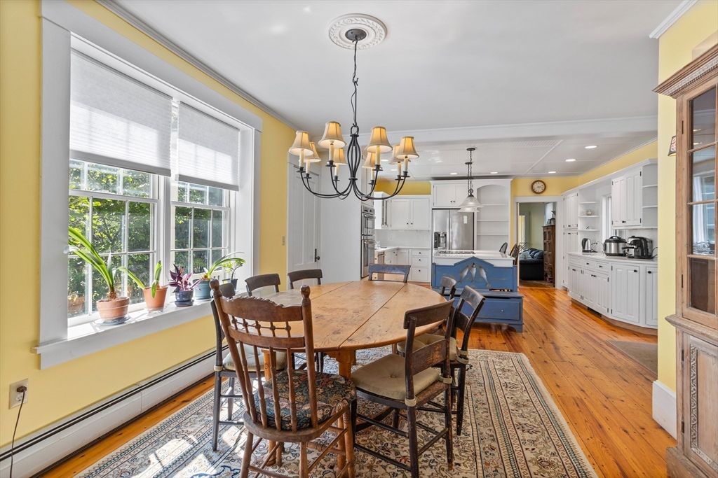 Chandelier, Dining room, Interior, Kitchen, Recessed Lighting, Wood Texture Flooring