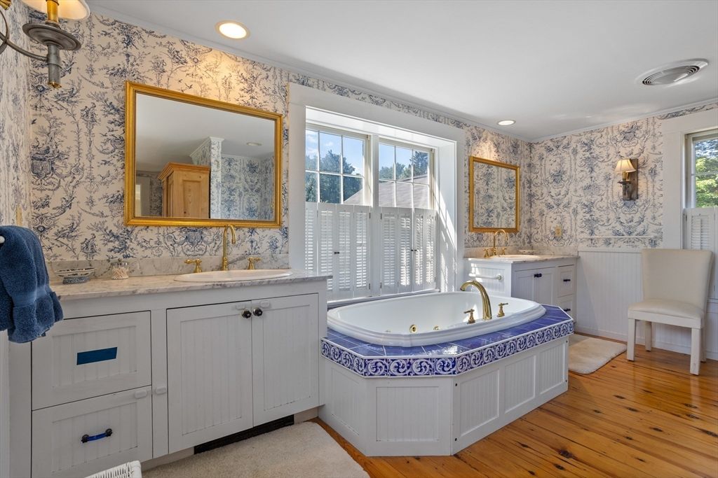 Bathroom, Interior, Recessed Lighting, Wood Texture Flooring