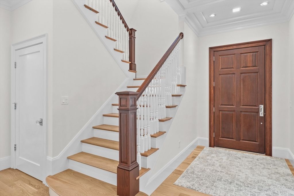 Interior, Recessed Lighting, Wood Texture Flooring