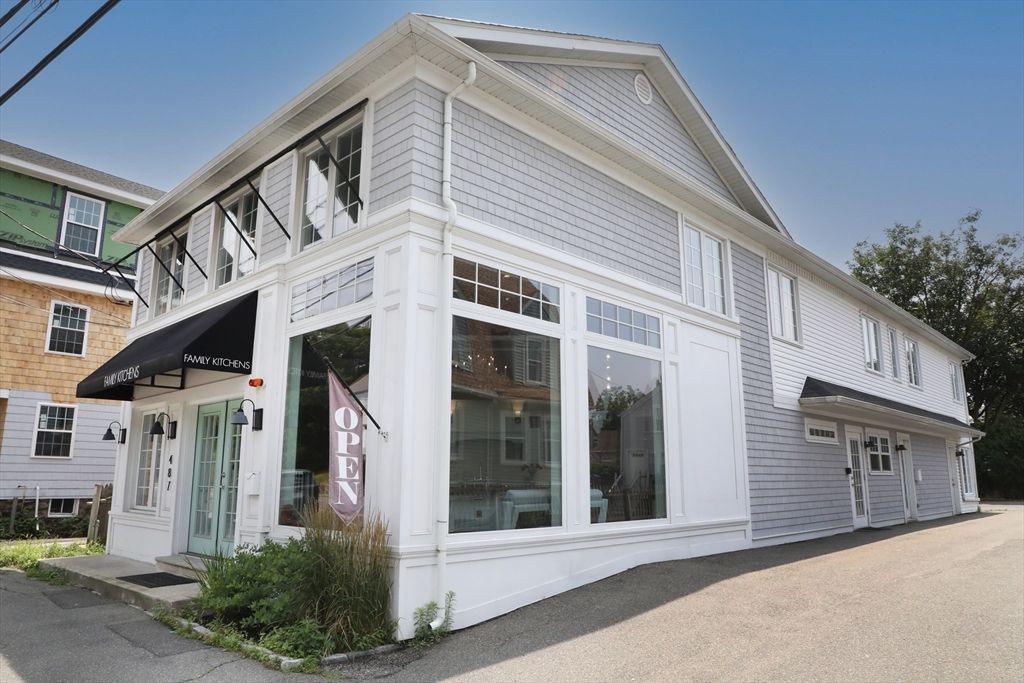 Exterior, Facade, Farmhouse