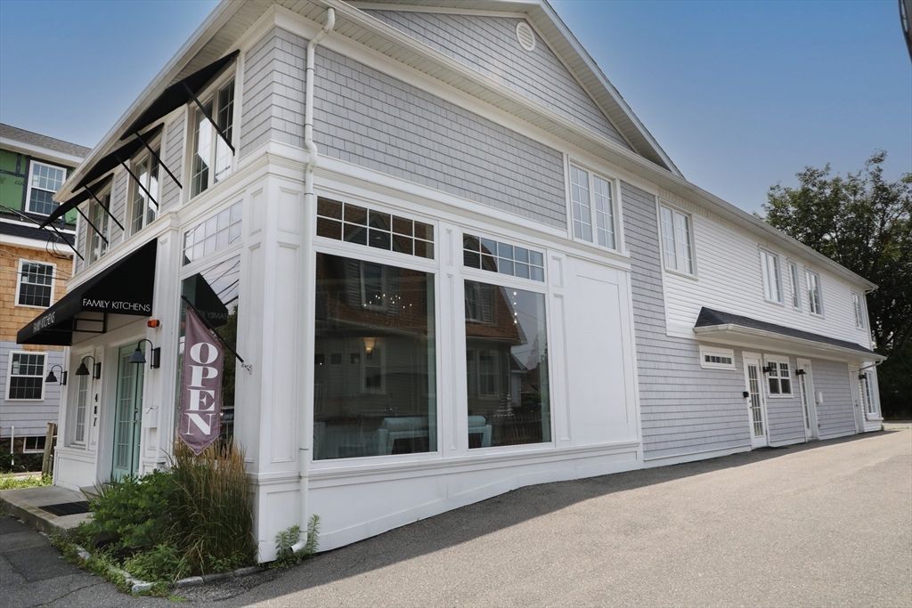 Exterior, Facade, None