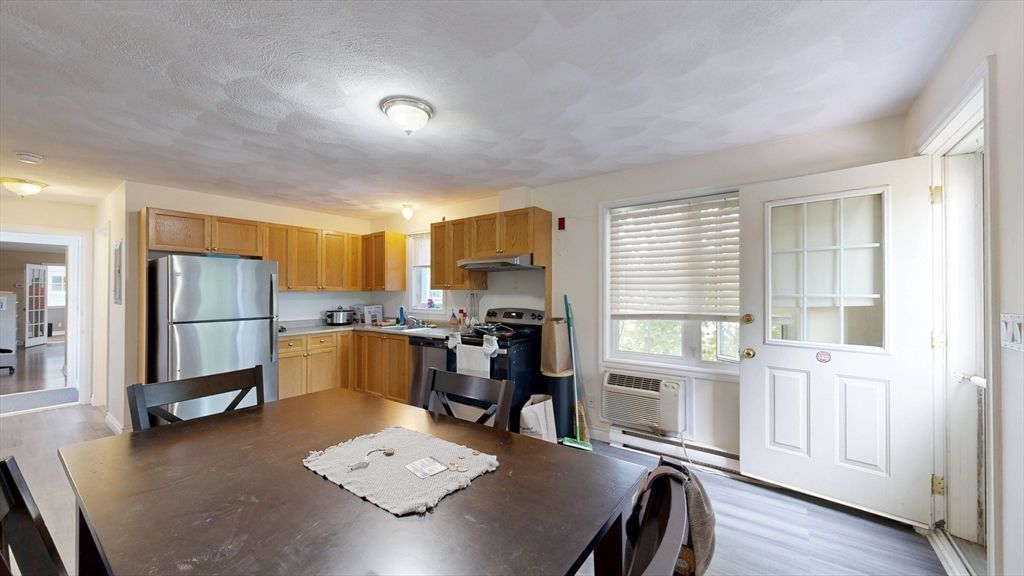 Dining room, Interior, Kitchen, Stainless Steel Appliances, Wood Texture Flooring
