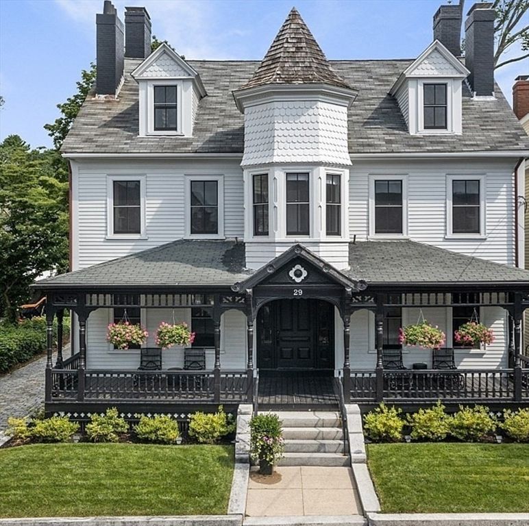 Exterior, Facade, Queen Anne Victorian
